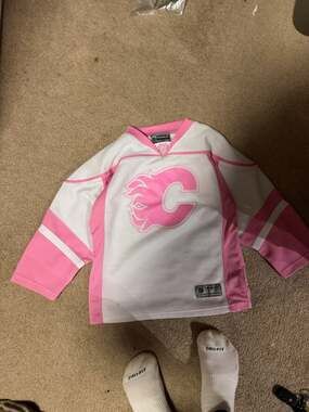 Reebok NHL Calgary Flames Girls Fashion Jersey - Pink/White